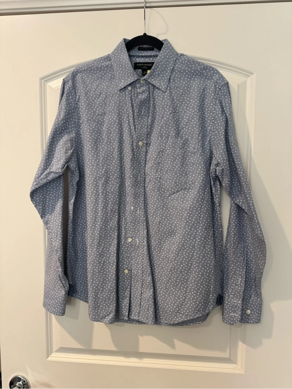 Men’s Banana Republic Oxford – Untucked Fit – Small Print – Medium